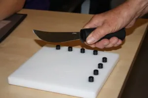 Ergotherapeut helpt bij een dagelijkse activiteit